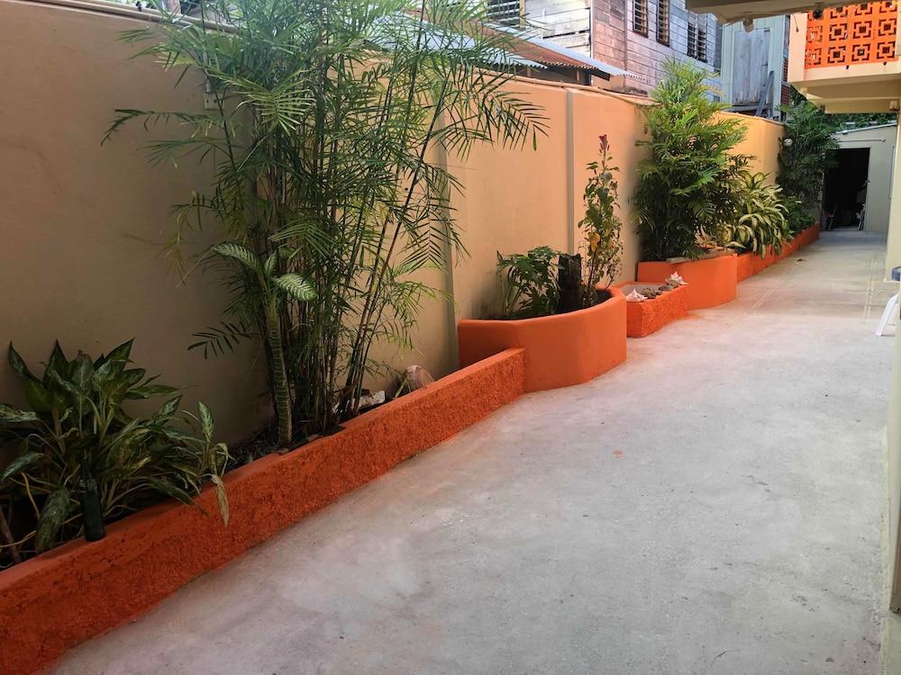 The Bakadeer Inn Belize City Exterior photo