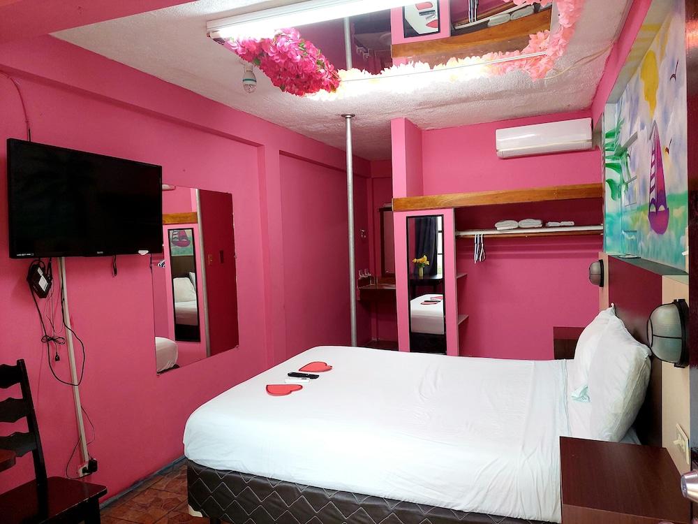 The Bakadeer Inn Belize City Exterior photo