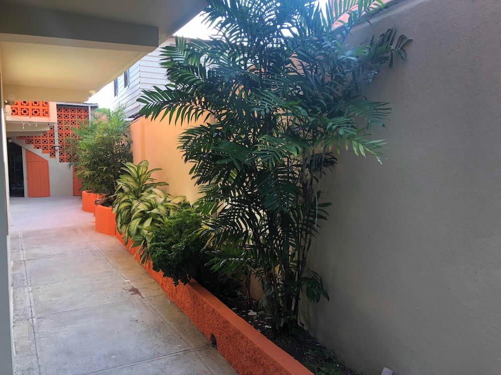 The Bakadeer Inn Belize City Exterior photo