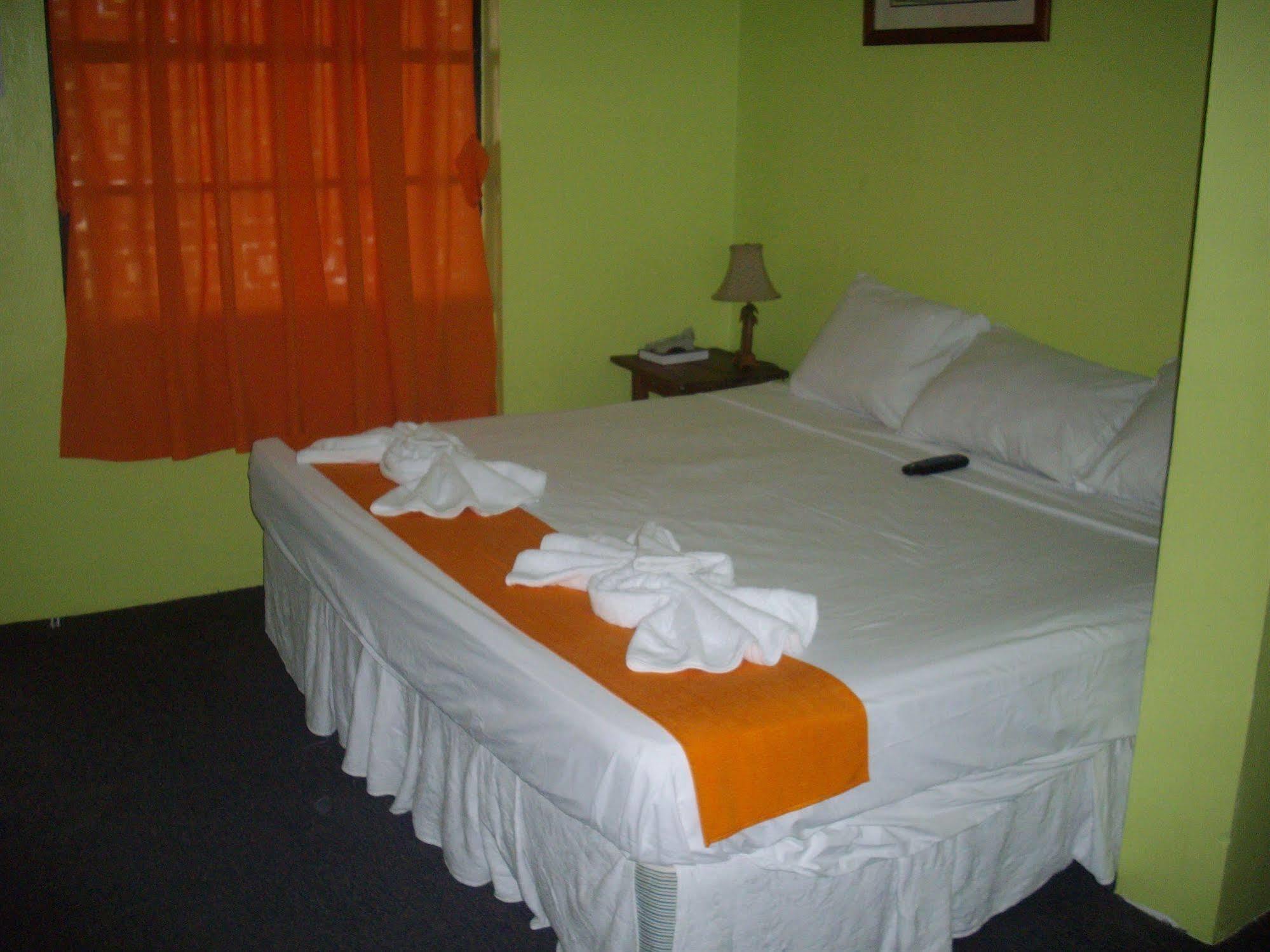 The Bakadeer Inn Belize City Exterior photo